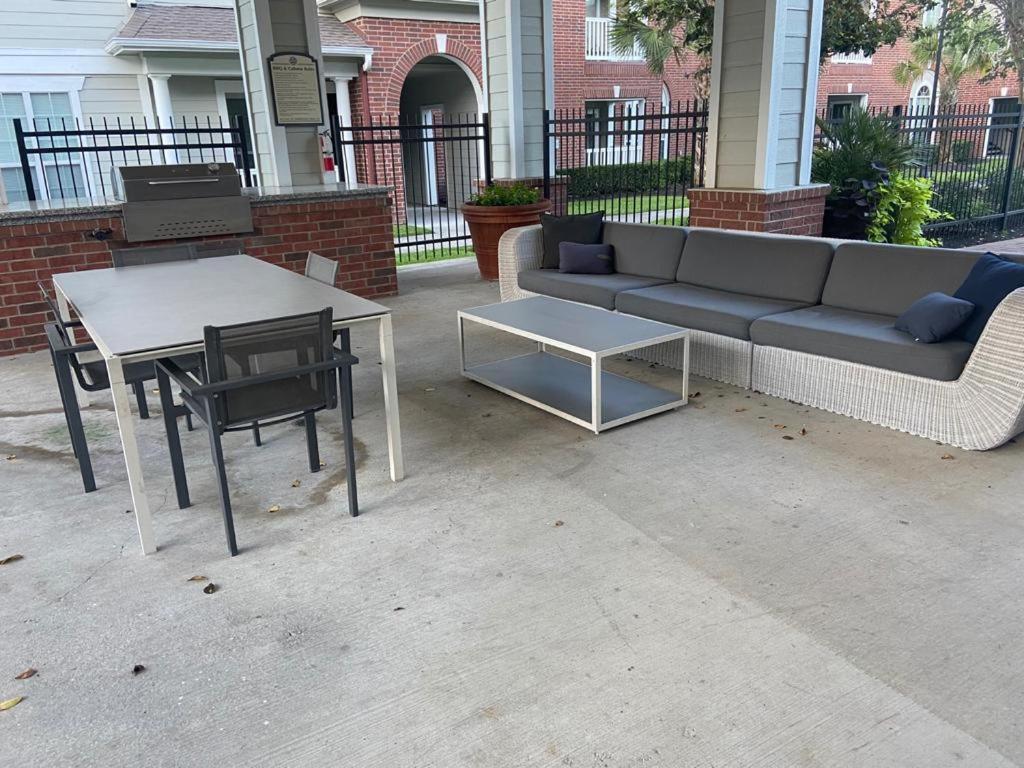 Spacious Apartments In The Woodlands, Tx Extérieur photo